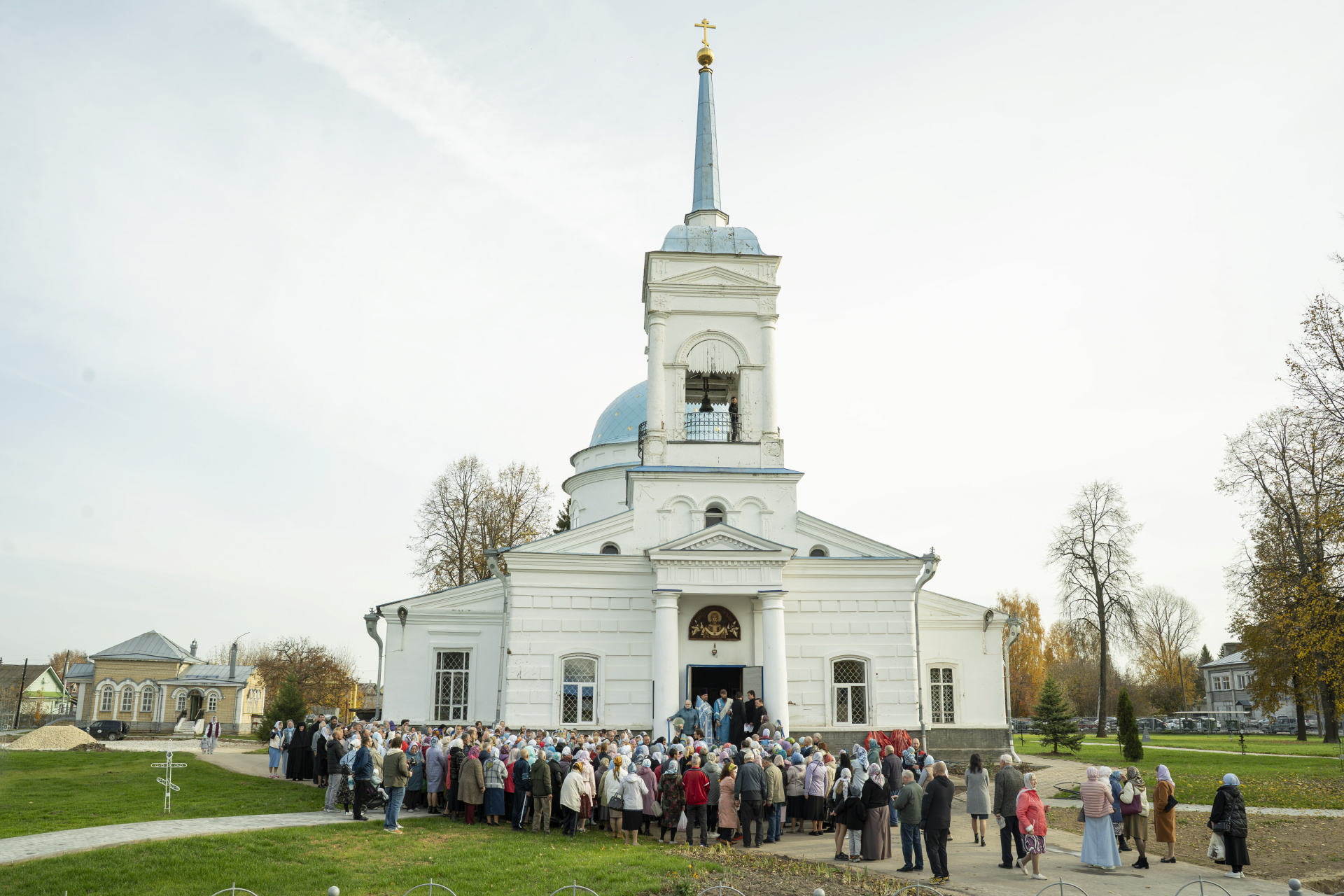 В престольный праздник Городецкого кафедрального собора Покрова Пресвятой Богородицы епископ Городецкий и Ветлужский Парамон совершил Божественную литургию