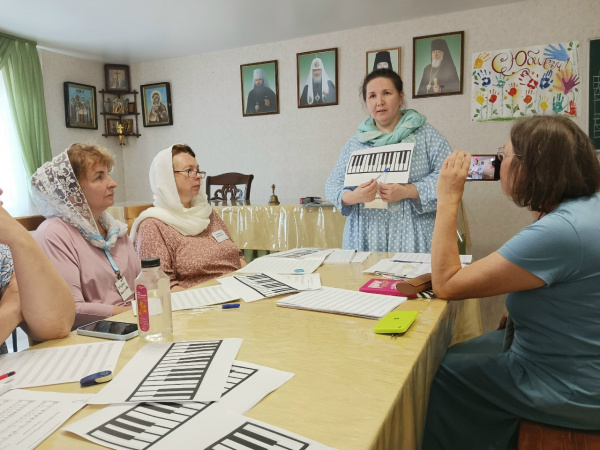В Быдреевском женском монастыре начался практический этап изучения знаменного распева