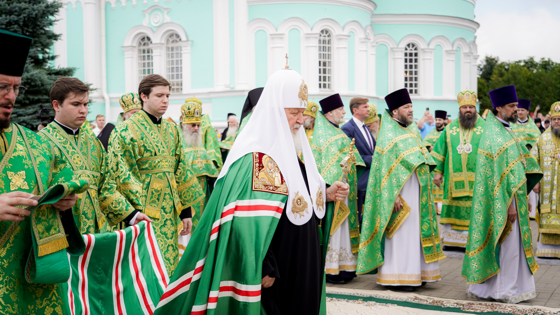 Епископ Городецкий и Ветлужский Парамон сослужил Святейшему Патриарху Московскому и всея Руси Кириллу на Божественной литургии в Серафимо-Дивеевском монастыре