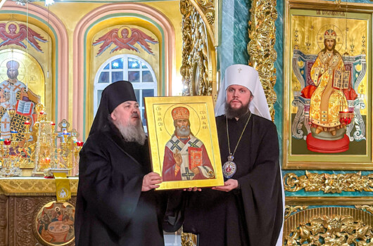 Митрополит Владимирский и Суздальский Никандр передал частицу мощей святителя Илариона Суздальского в Свято-Успенскую Флорищеву пустынь