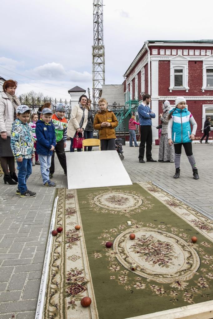 1.05.2016-Традиционный семейный Пасхальный праздник в Городецком Феодоровском мужском монастыре. Фото Сергея Багрецова.