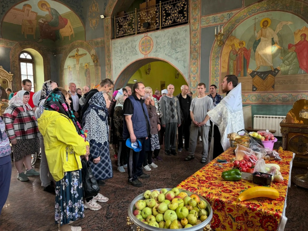 Подопечные пансионата «Лазурь» посетили Троицкий храм города Заволжье в праздник Преображения Господня