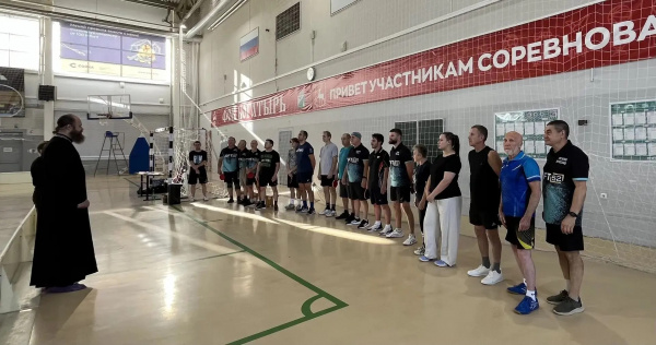 Клирик Никольского храма поселка Красные Баки принял участие в открытии соревнований по настольному теннису