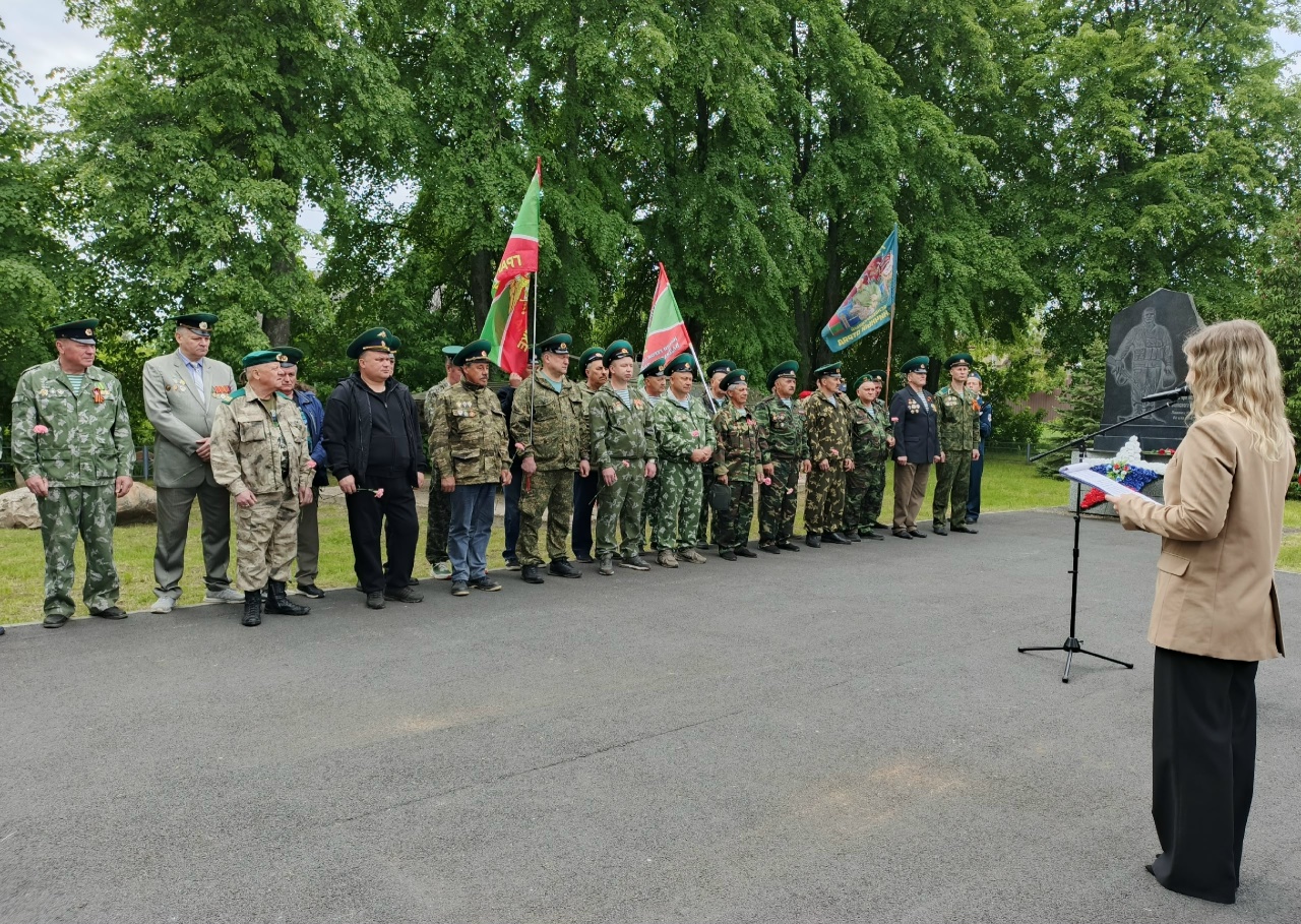 Благочинный Сокольского округа выступил на торжественном митинге в честь Дня пограничника