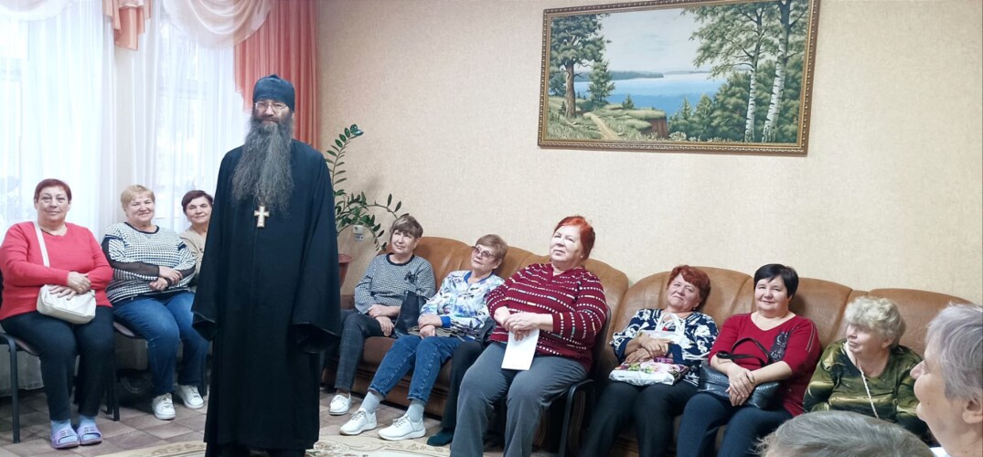 Благочинный Борского округа провел миссионерские встречи-беседы в центре социального обслуживания города Бор