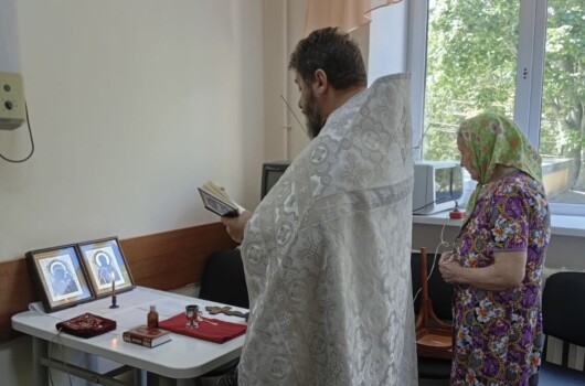 Клирик Нижегородского благочиния посетил в Нижнем Новгороде пациентов клинической больницы № 34