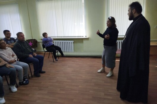 Помощник благочинного Московского округа провел духовную беседу с подопечными организации «Жить по-настоящему!»