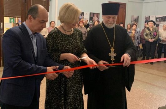 Руководитель отдела образования Нижегородской епархии принял участие в открытии выставки «Донбасс. Волонтеры. История»
