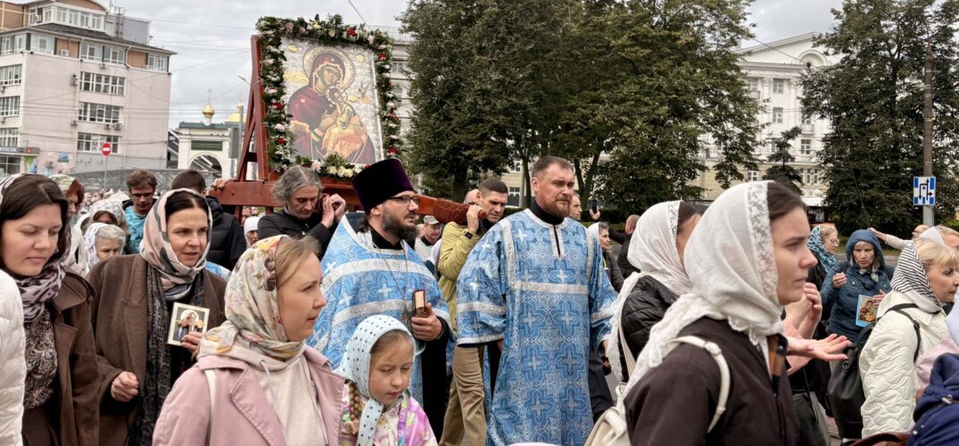 В Нижнем Новгороде состоялся традиционный крестный ход по трем монастырям с иконой Божией Матери «Страстная»