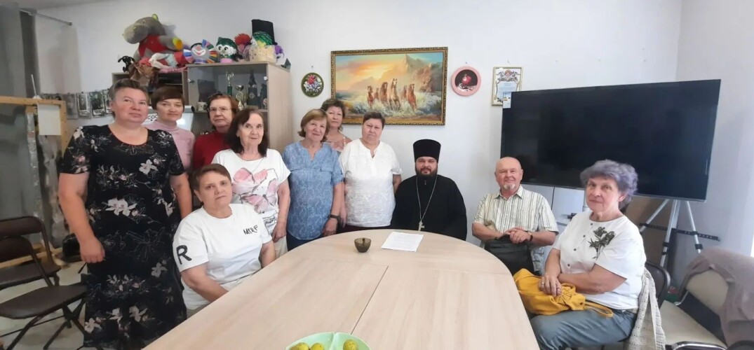 Помощник благочинного Сормовского округа провел духовную беседу с членами соседского центра «Циолковский»