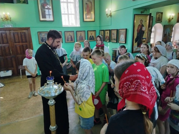 Воспитанники лагеря «Республика детства» посетили храм преподобного Серафима Саровского в поселка Пижма 