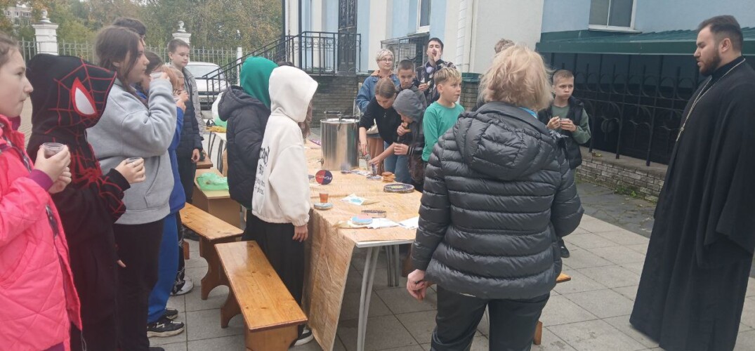 Помощник благочинного Московского округа поблагодарил участников субботника на реке Левинке за неравнодушие и активность