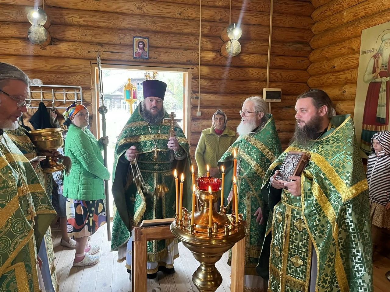 В селе Большое Поле Воскресенского благочиния отметили престольный праздник Зосимо-Савватиевского храма