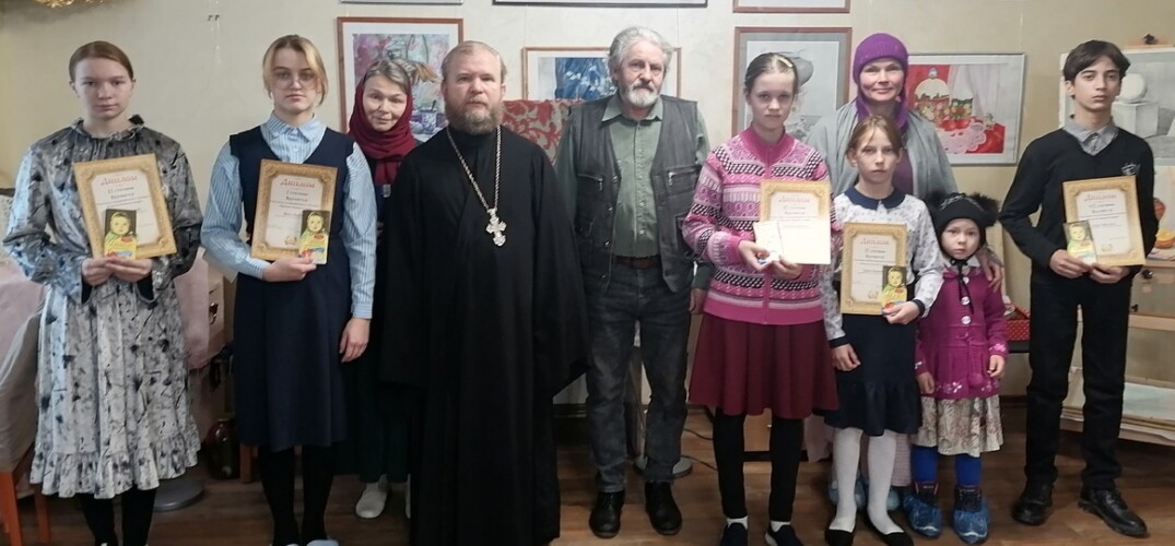 Помощник благочинного Дивеевского округа наградил победителей благочиннического этапа конкурса «Красота Божьего мира»