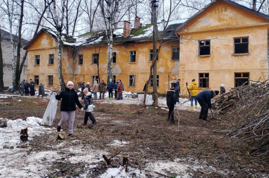 В поселке Истомино Балахнинского благочиния проведена уборка территории, предназначенной для строительства храма