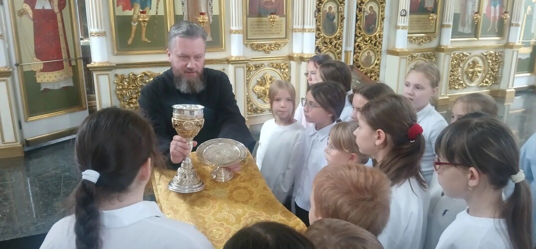 Помощник благочинного Московского округа провел для школьников экскурсию по храму