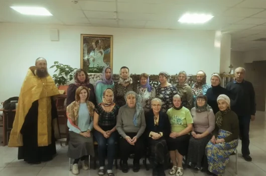 Помощник благочинного Молитовского округа провел духовную встречу с волонтерами группы плетения маскировочных сетей