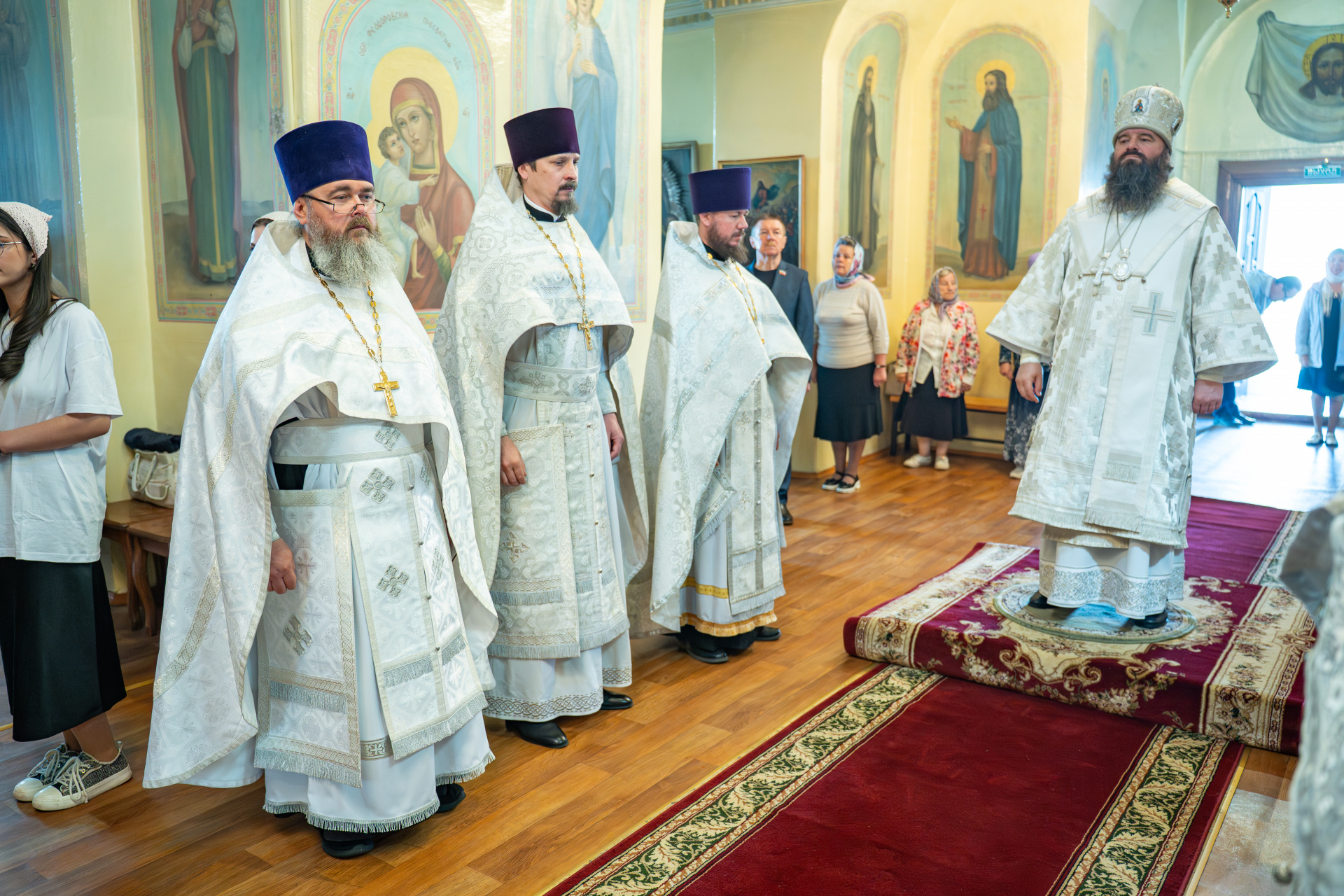 Епископ Городецкий и Ветлужский Парамон совершил Божественную литургию в храме великомученицы Екатерины г. Ветлуга