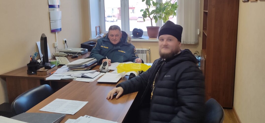 Клирик Дивеевского благочиния посетил 136-ю пожарно-спасательную часть