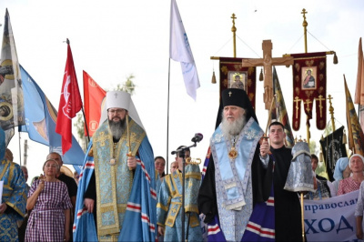 На границе России и Белоруссии состоялась встреча ежегодного XXII Международного Одигитриевского крестного хода, следующего из Витебска в Смоленск