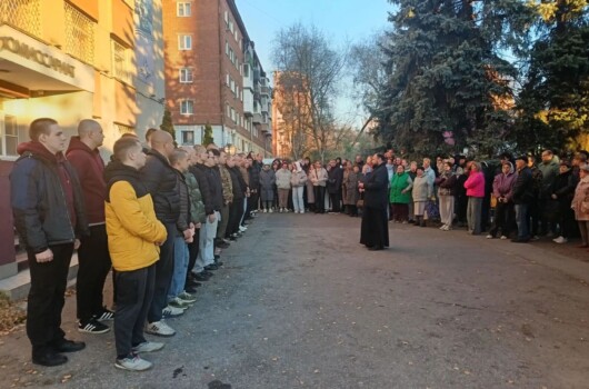 Помощник благочинного Нагорного округа напутствовал призывников перед отправкой на срочную военную службу
