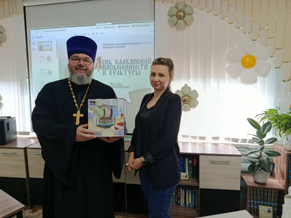 Руководитель миссионерского отдела Городецкой епархии посетил Ковернинскую библиотеку