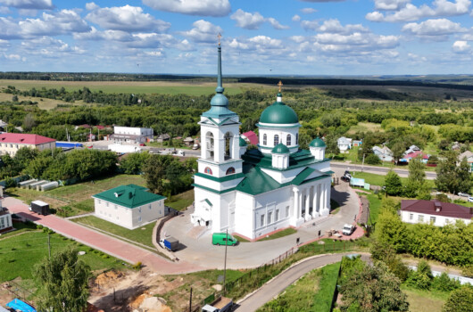 В Дальнеконстантиновском благочинии Нижегородской епархии готовится к Великому освящению центральный престол храма в честь Бого...