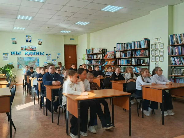 Помощник благочинного Шарангского округа провела беседу со школьниками