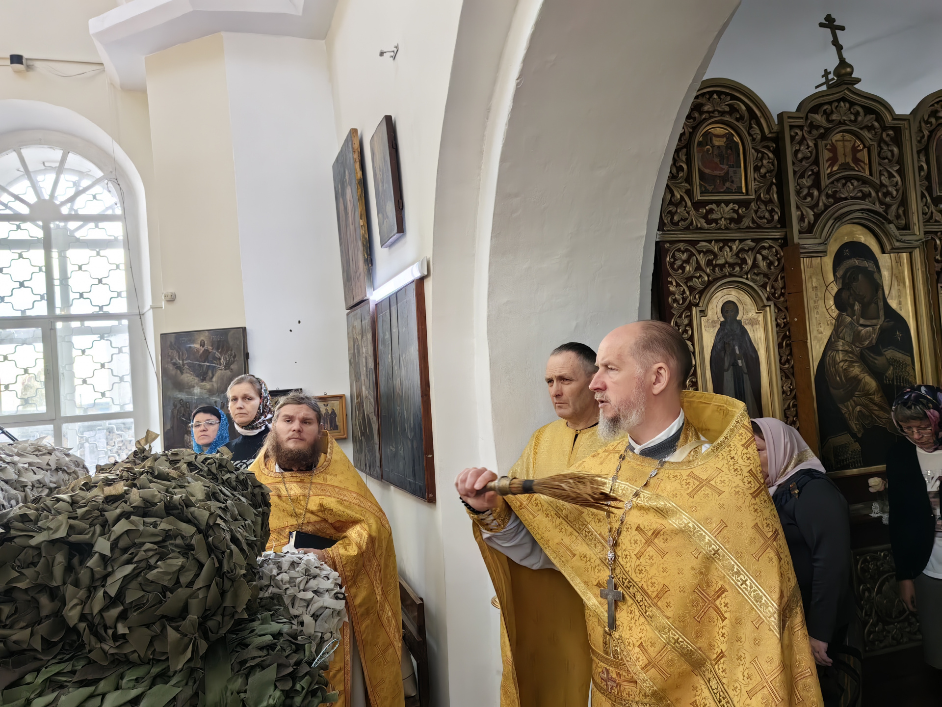 Благочинный Ветлужско-Уренского округа совершил чин освящения гуманитарного груза
