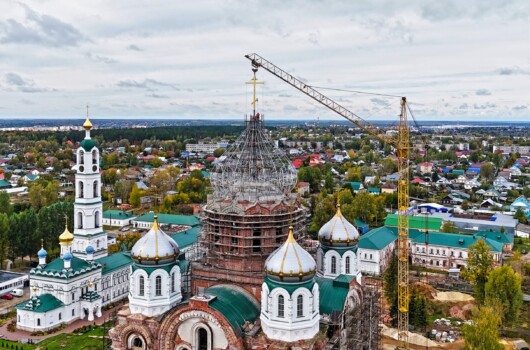 Епископ Гедеон совершил чин освящения креста для центрального купола Троицкого собора Выксунского Иверского монастыря