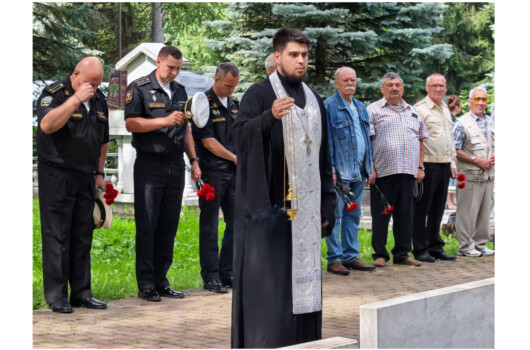 Помощник благочинного Канавинского округа принял участие в траурном митинге, посвященном памяти экипажа К-141 «Курск»