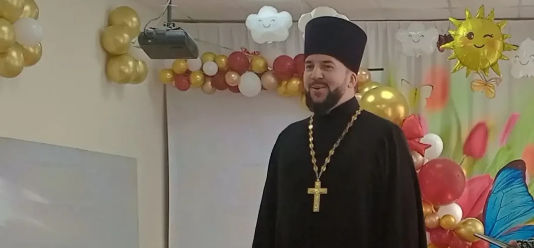 Помощник благочинного Молитовского округа принял участие в праздновании 90-летия детского сада №158
