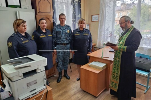 Помощник благочинного Дальнеконстантиновского округа провел духовную беседу с судебными приставами