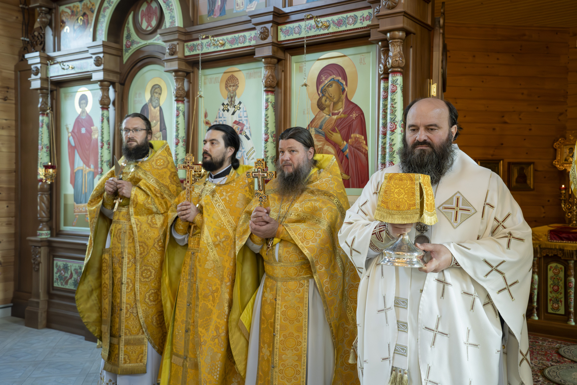 Епископ Городецкий и Ветлужский Парамон совершил Божественную литургию в храме святителя Николая Чудотворца в Городце