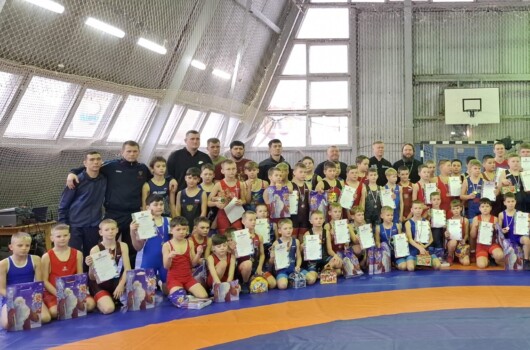 В физкультурно-оздоровительном комплексе поселка Октябрьский прошел Рождественский турнир по греко-римской борьбе