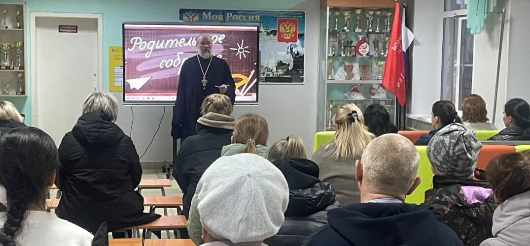 Клирик Борского благочиния провел миссионерскую встречу в средней школе №20 поселка Неклюдово