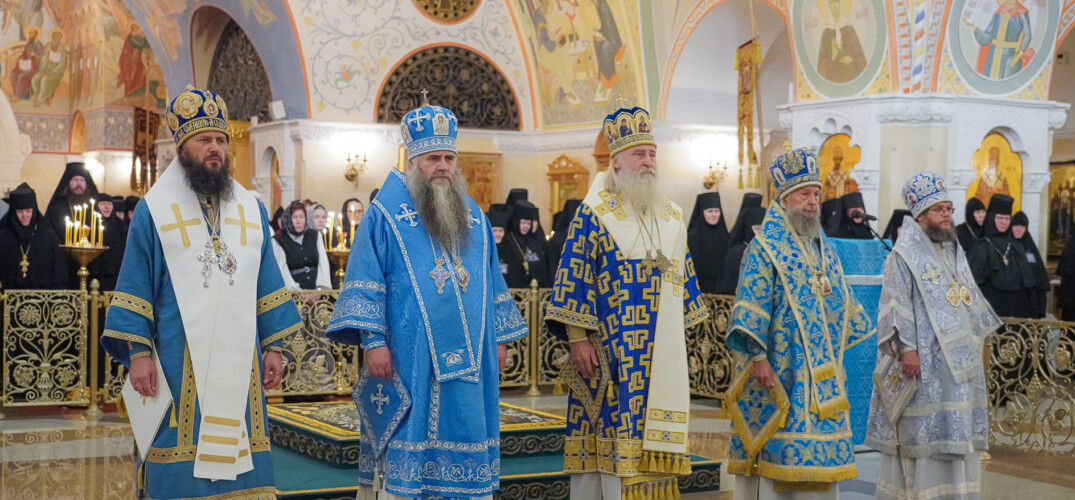 Митрополит Георгий сослужил митрополиту Каширскому Феогносту на Божественной литургии в Храме Христа Спасителя