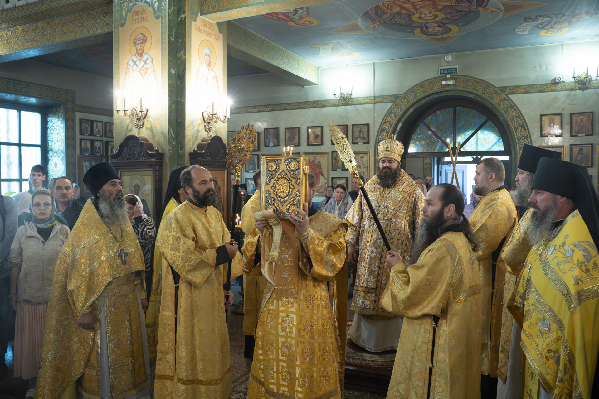 В день памяти святителей Московских епископ Городецкий и Ветлужский Парамон совершил Божественную литургию в Городецком Феодоровском мужском монастыре