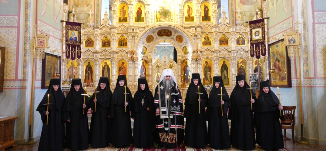 Управляющий Нижегородской епархией совершил иноческий постриг восьми послушниц Свято-Троицкого Серафимо-Дивеевского монастыря