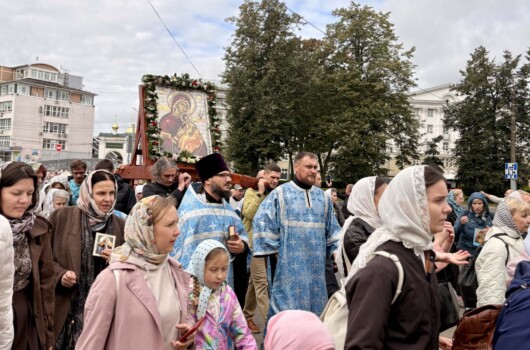 В Нижнем Новгороде состоялся традиционный крестный ход по трем монастырям с иконой Божией Матери «Страстная»