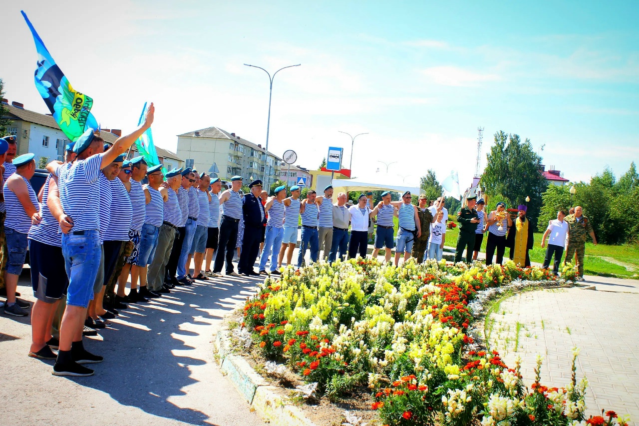 Благочинный Семеновского округа принял участие в митинге, посвященном Дню ВДВ