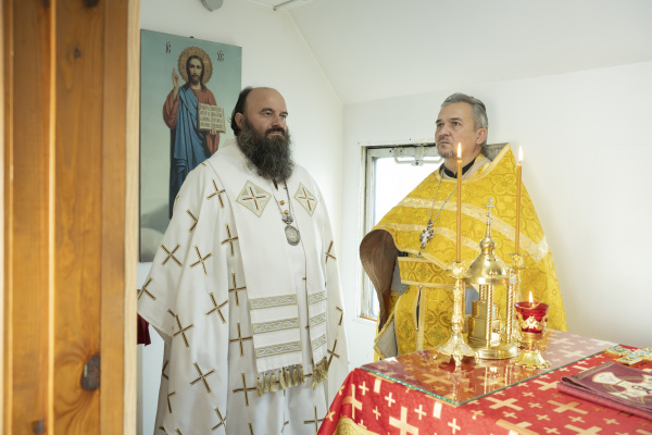 Епископ Городецкий и Ветлужский Парамон совершил Божественную литургию в Архиерейском подворье храма святых первоверховных апостолов Петра и Павла в г. Заволжье