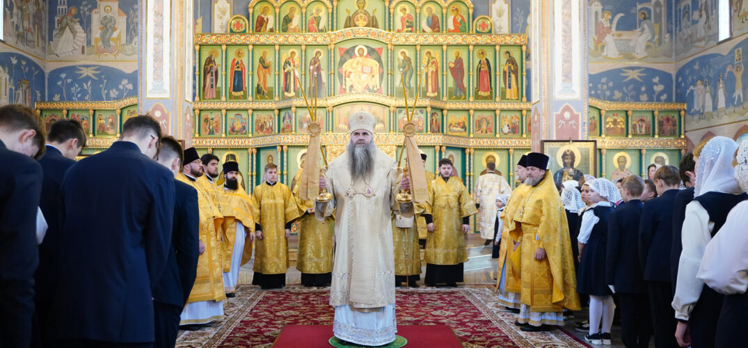 Митрополит Георгий совершил Божественную литургию в Феодоровском храме Нижнего Новгорода