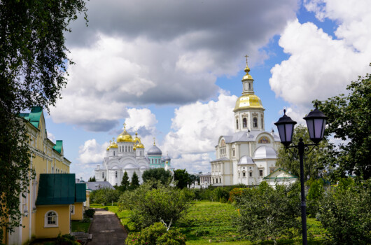 В день празднования иконы Божией Матери «Умиление» митрополит Георгий совершил Божественную литургию в Дивеевском монастыре