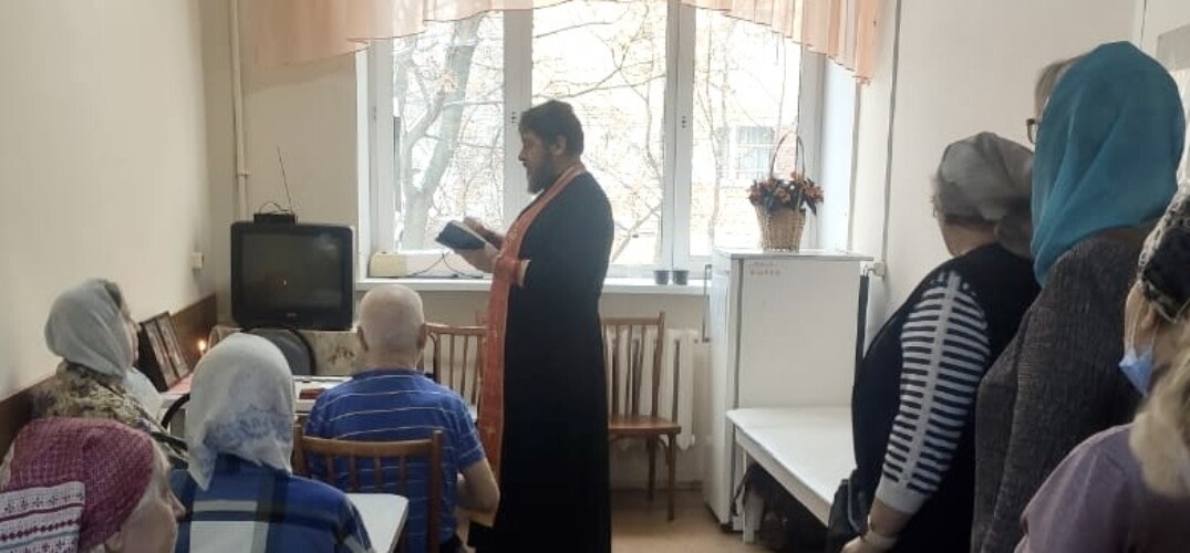 Клирик Нижегородского благочиния посетил пациентов больницы № 34 в Нижнем Новгороде