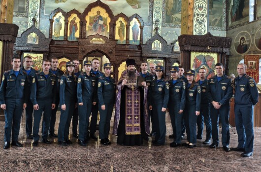 Помощник благочинного Автозаводского округа напутствовал молодых специалистов МЧС перед вступлением в должности