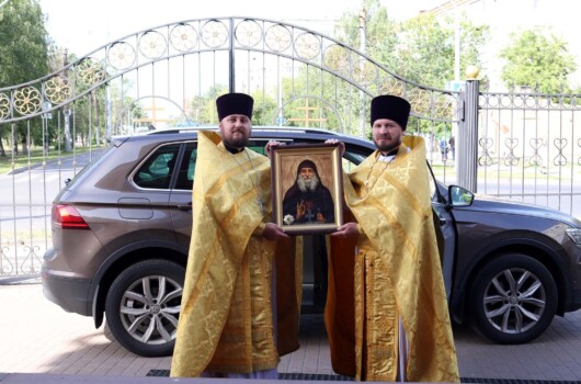 В Троицком храме Автозаводского благочиния торжественно встретили икону преподобного Гавриила (Ургебадзе) Самтаврийского