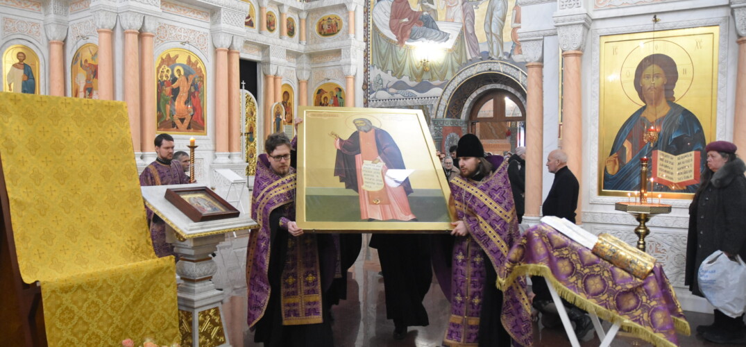 В Воскресенском благочинии Нижегородской епархии торжественно встретили икону преподобного Серафима Саровского с частицей мощей