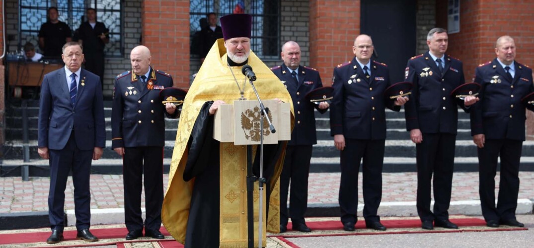 Клирик Молитовского благочиния совершил благодарственный молебен на встрече отряда полиции из командировки