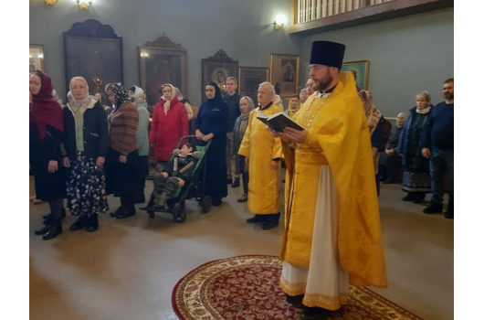 В храме в честь Владимирской иконы Божией Матери Сормовского благочиния встретили новую икону афонских старцев